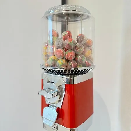 Lägenhet Regency - Traumhafte Zentrale 40m2 Mit Kinoleinwand, Wifi Und Netflix