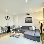 Апартаменты Regency - Traumhafte Zentrale 40m2 Mit Kinoleinwand, Wifi Und Netflix