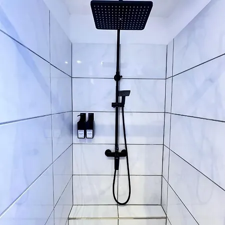 Lägenhet Regency - Traumhafte Zentrale 40m2 Mit Kinoleinwand, Wifi Und Netflix