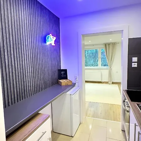 Апартаменты Regency - Traumhafte Zentrale 40m2 Mit Kinoleinwand, Wifi Und Netflix *