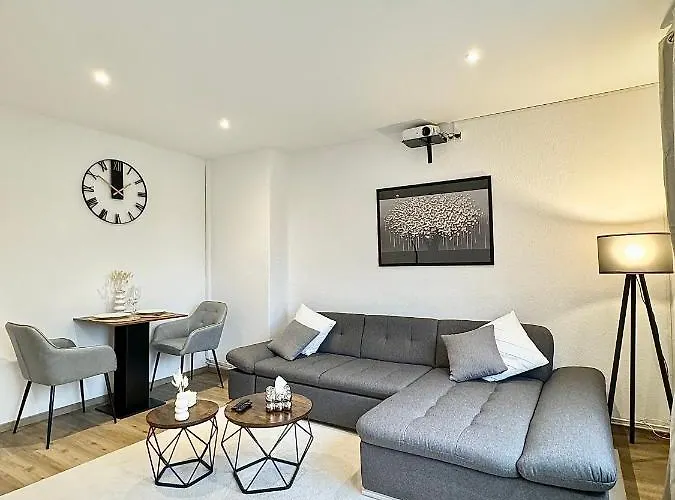Апартаменты Regency - Traumhafte Zentrale 40m2 Mit Kinoleinwand, Wifi Und Netflix