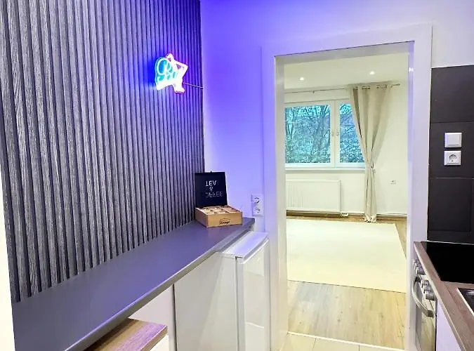 Апартаменты Regency - Traumhafte Zentrale 40m2 Mit Kinoleinwand, Wifi Und Netflix *